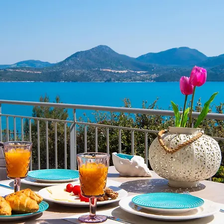 Meteora アパート ニキアナ